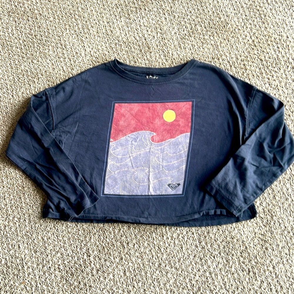 Roxy Crop Top with cool graphic. Size 10